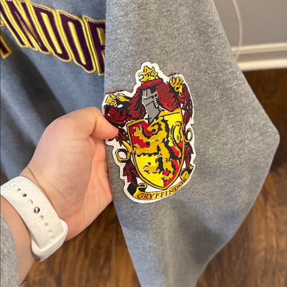 Gryffindor Gray Sweater - Picture 3 of 4